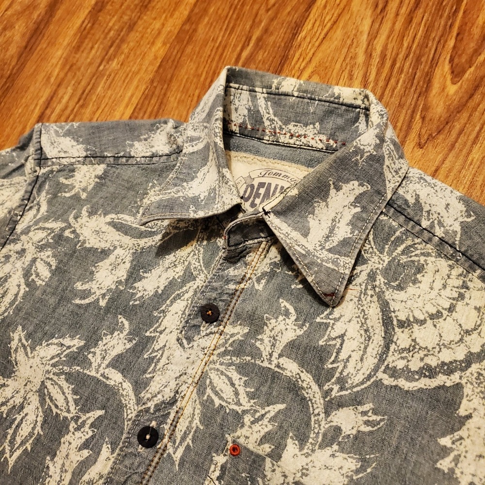 Tommy Bahama Denim Shirt Men Small‎ Blue Paisley Long Sleeve Button Up Hawaiian